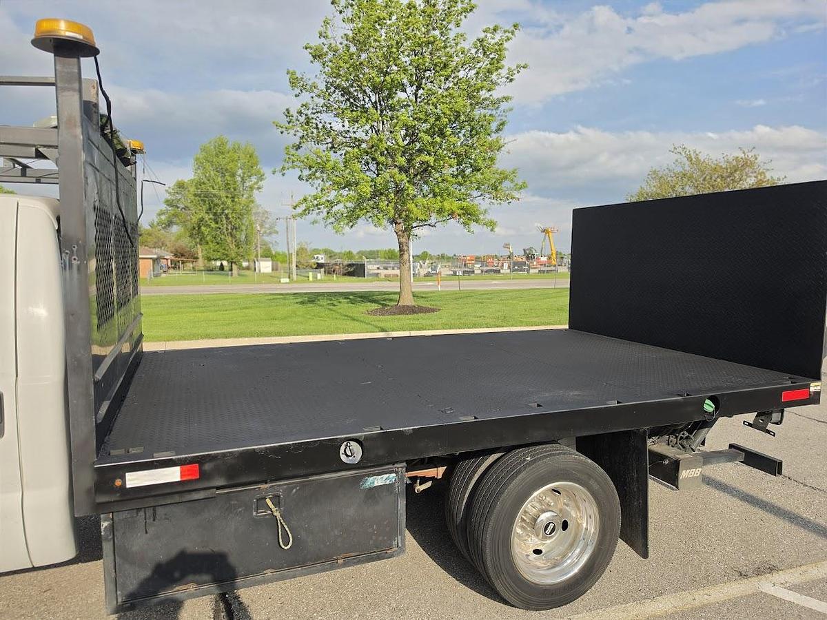 Used 2013 F550 4x4 12' Flatbed 4' Lift Gate