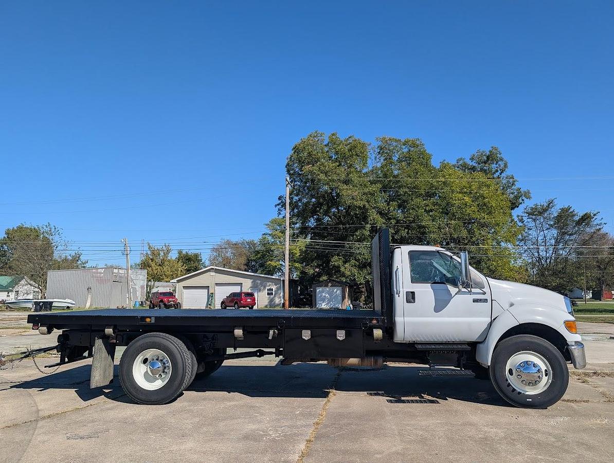 Used 2008 Ford F750 16' Flatbed