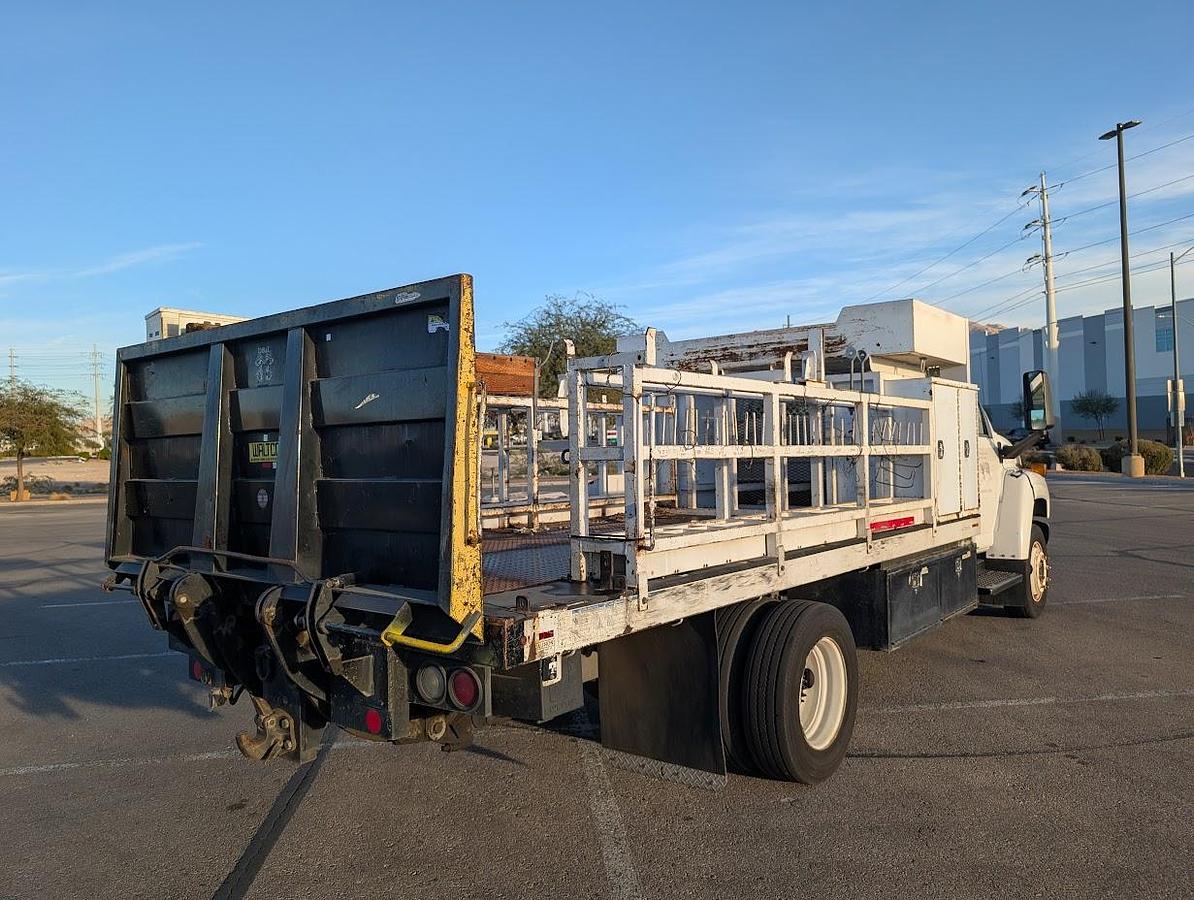 Used 2008 GMC 15' 6" Flatbed with Lift Gate