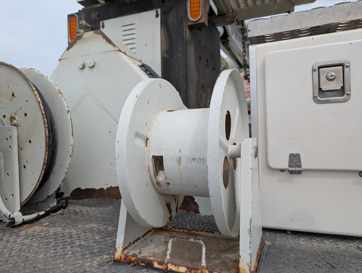 Used 2010 International Workstar Digger Derrick