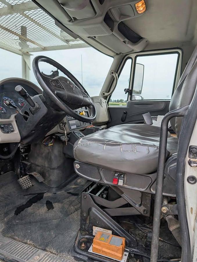 Used 2010 International Workstar Digger Derrick