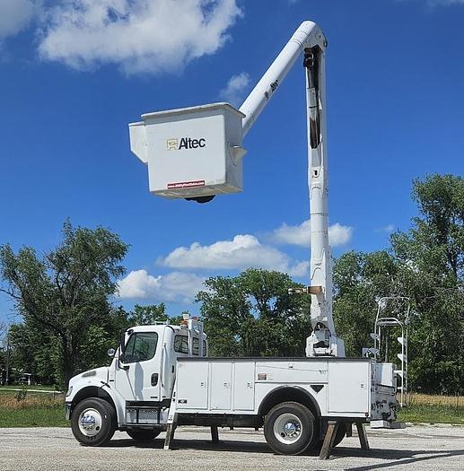 Used 2005 Freightliner M2 106 Altec AA5001 48' 2-man bucket truck  *Articulating *Telescoping