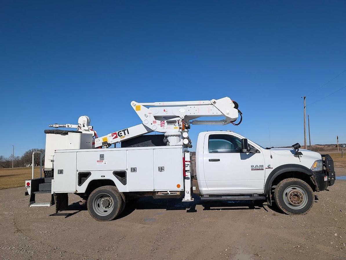 Used 2018 Dodge 5500 4x4 ETI 45' Bucket Material Handling Jib Articulating/Telescoping