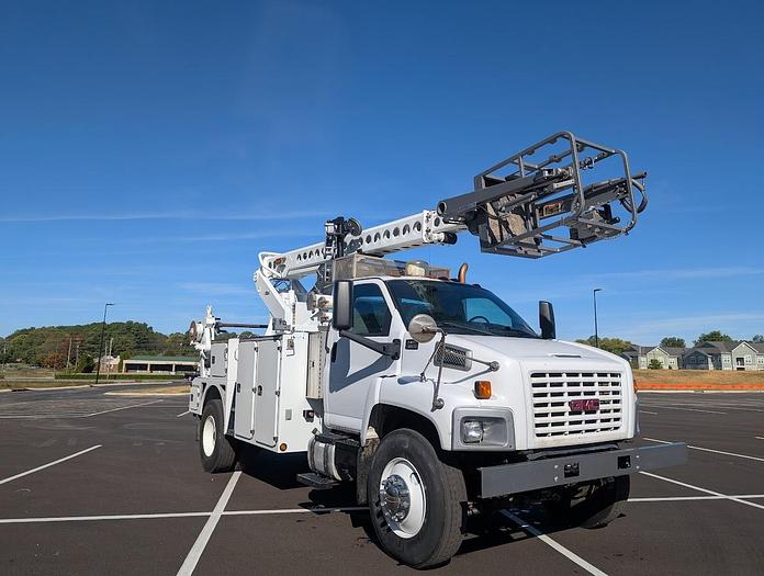 Used 2005 GMC 8500 Bucket Truck with an Altec AT40C Telescopic Cable Placer with Reel Bar and Winder