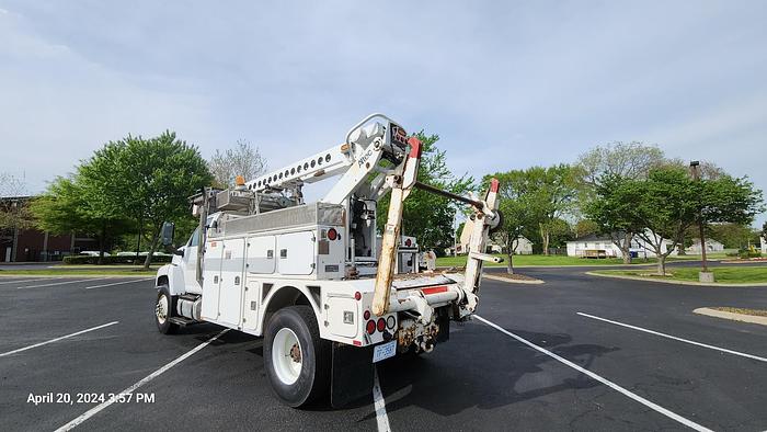 Used 2005 GMC 8500 Bucket Truck with an Altec AT40C Telescopic Cable Placer with Reel Bar and Winder