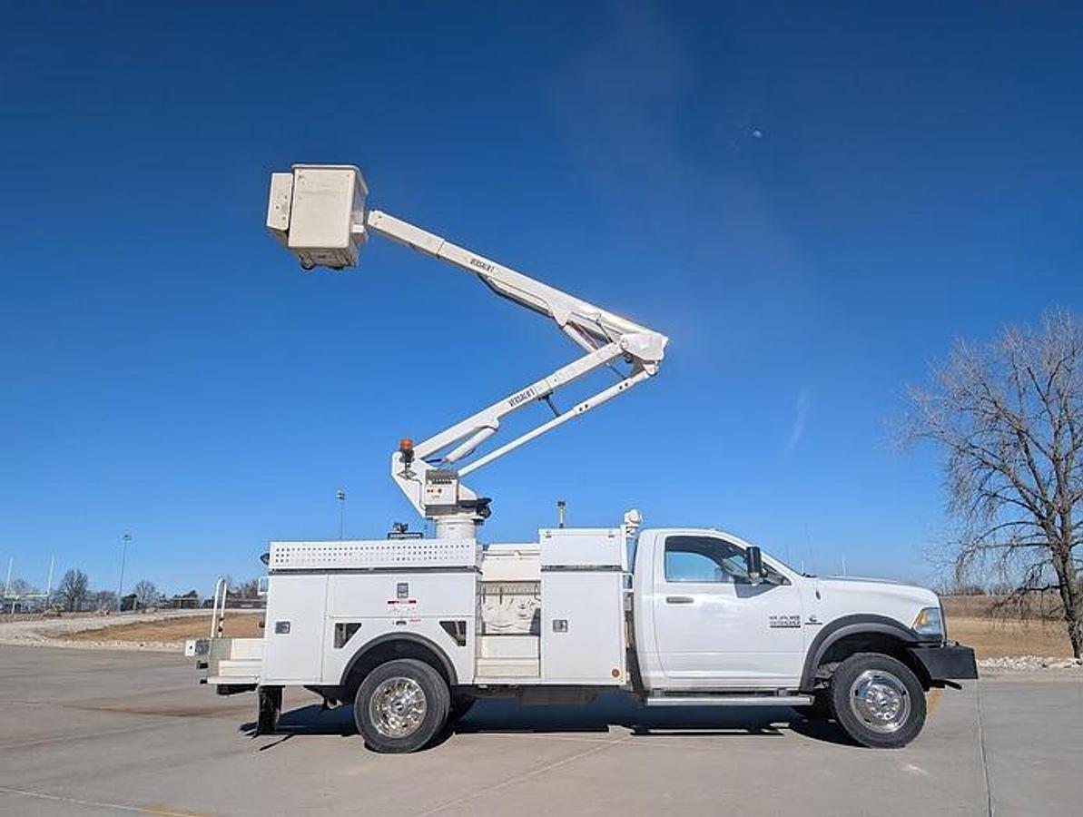 Used 2017 Dodge Ram 5500 4x4 Versalift SST40 45’ Insulated/Articulating/Telescoping