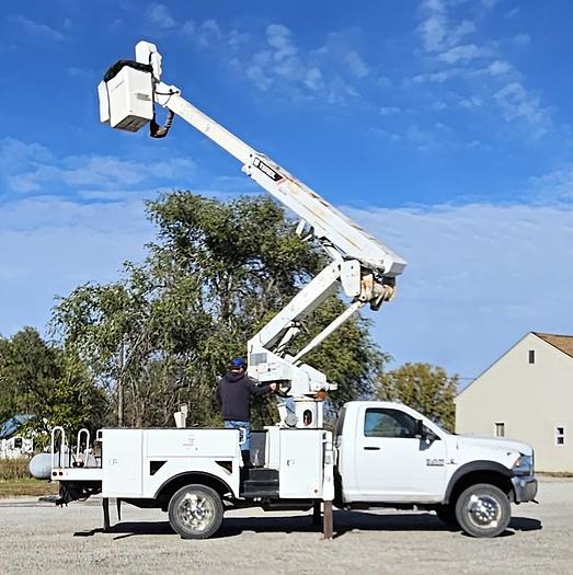 Used 2013 Dodge 5500 4x4 Terex Hi Ranger LTM40 45' Articulated/Telescoping Insulated Bucket with Material Handling Jib