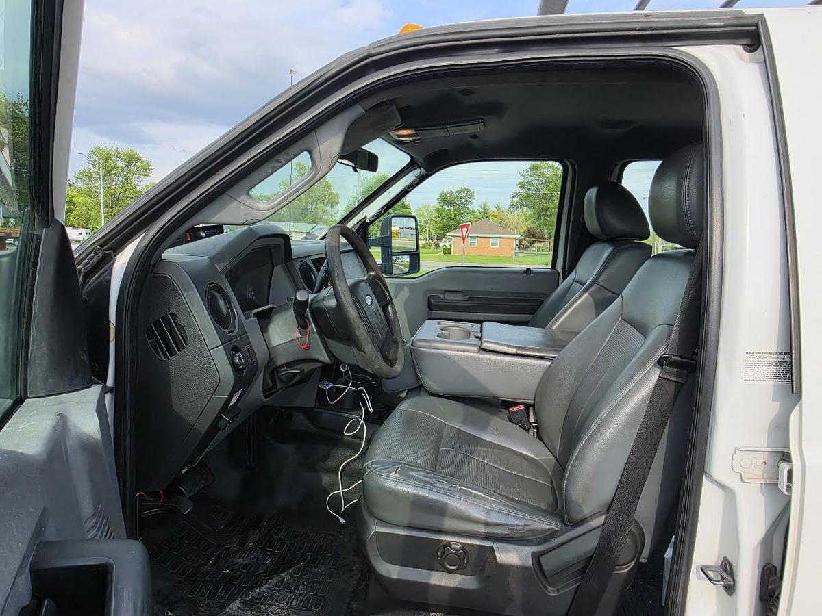 Used 2013 F550 4x4 12' Flatbed 4' Lift Gate