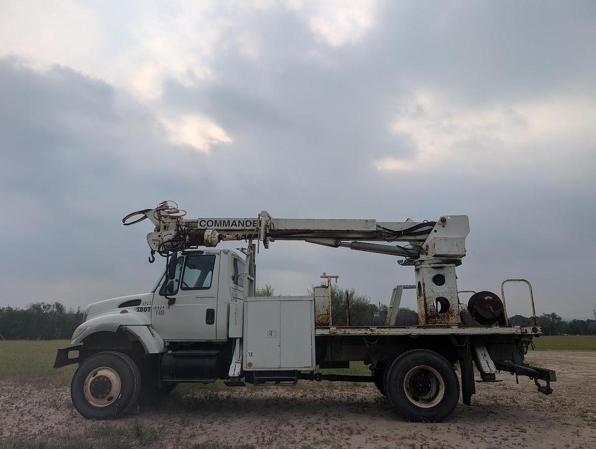 Used 2004 International 7300 4x4 Telelect Commander 4045 Digger Derrick