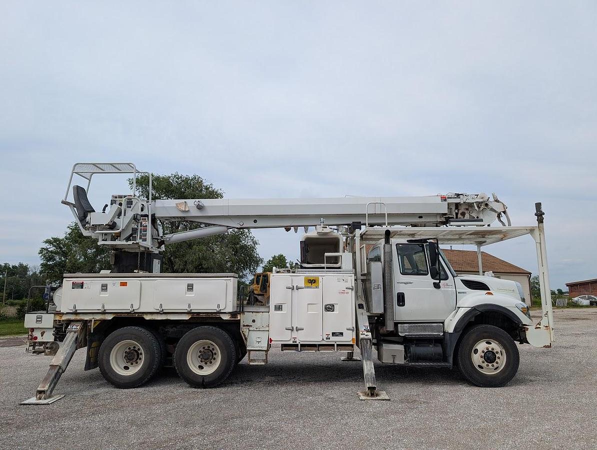 Used 2010 International Workstar Digger Derrick