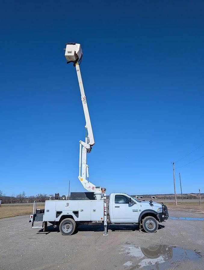 Used 2018 Dodge 5500 4x4 ETI 45' Bucket Material Handling Jib Articulating/Telescoping