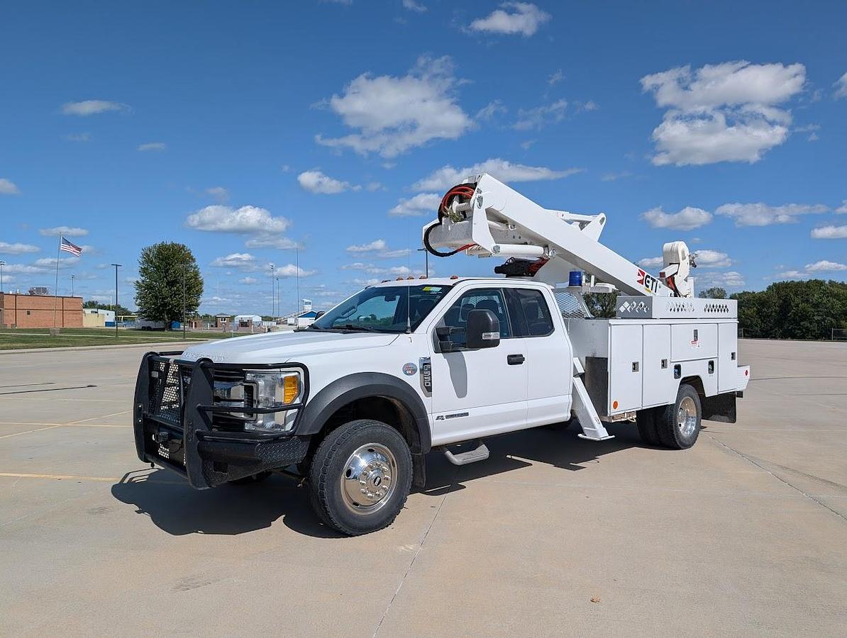 Used 2017 Ford F550 4x4 ETC MH40IH Articulated/Insulated/Telescoping