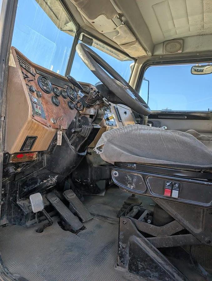 Used 2007 Peterbilt335 Utility Truck Altec AM900-E100 105' Insulated Articulated Telescoping