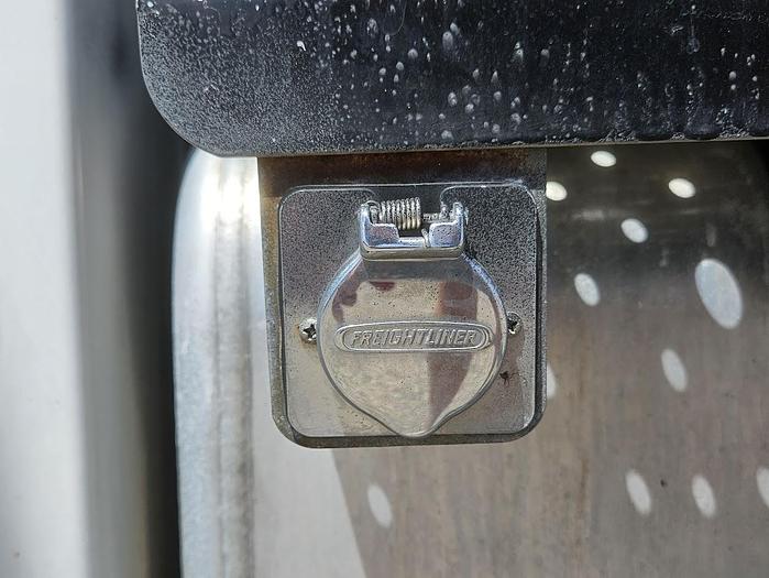 Used 2005 Freightliner M2 106 Altec AA5001 48' 2-man bucket truck  *Articulating *Telescoping