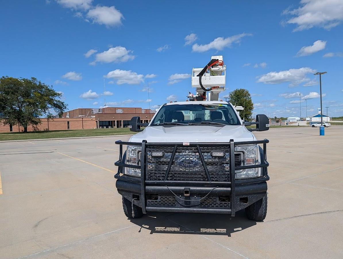 Used 2017 Ford F550 4x4 ETC MH40IH Articulated/Insulated/Telescoping