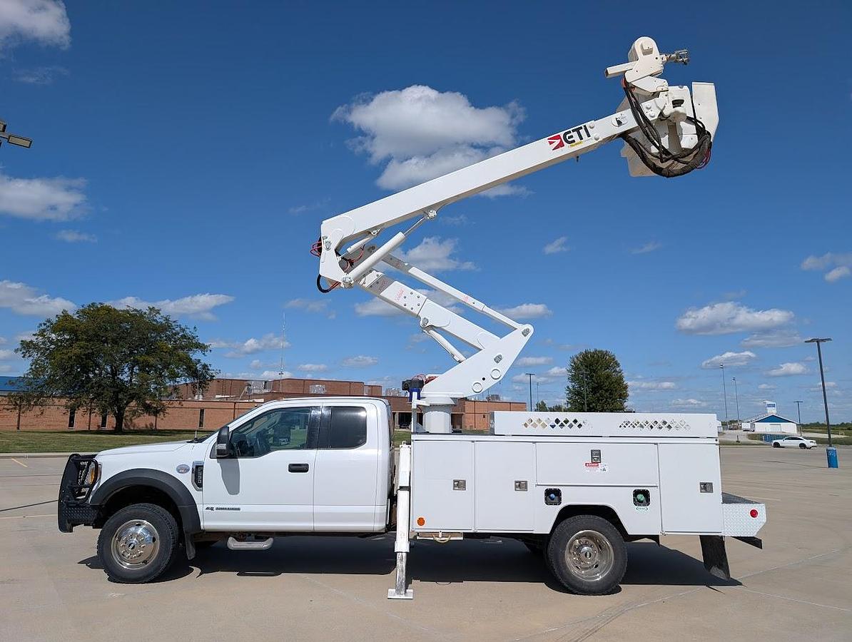 Used 2017 Ford F550 4x4 ETC MH40IH Articulated/Insulated/Telescoping