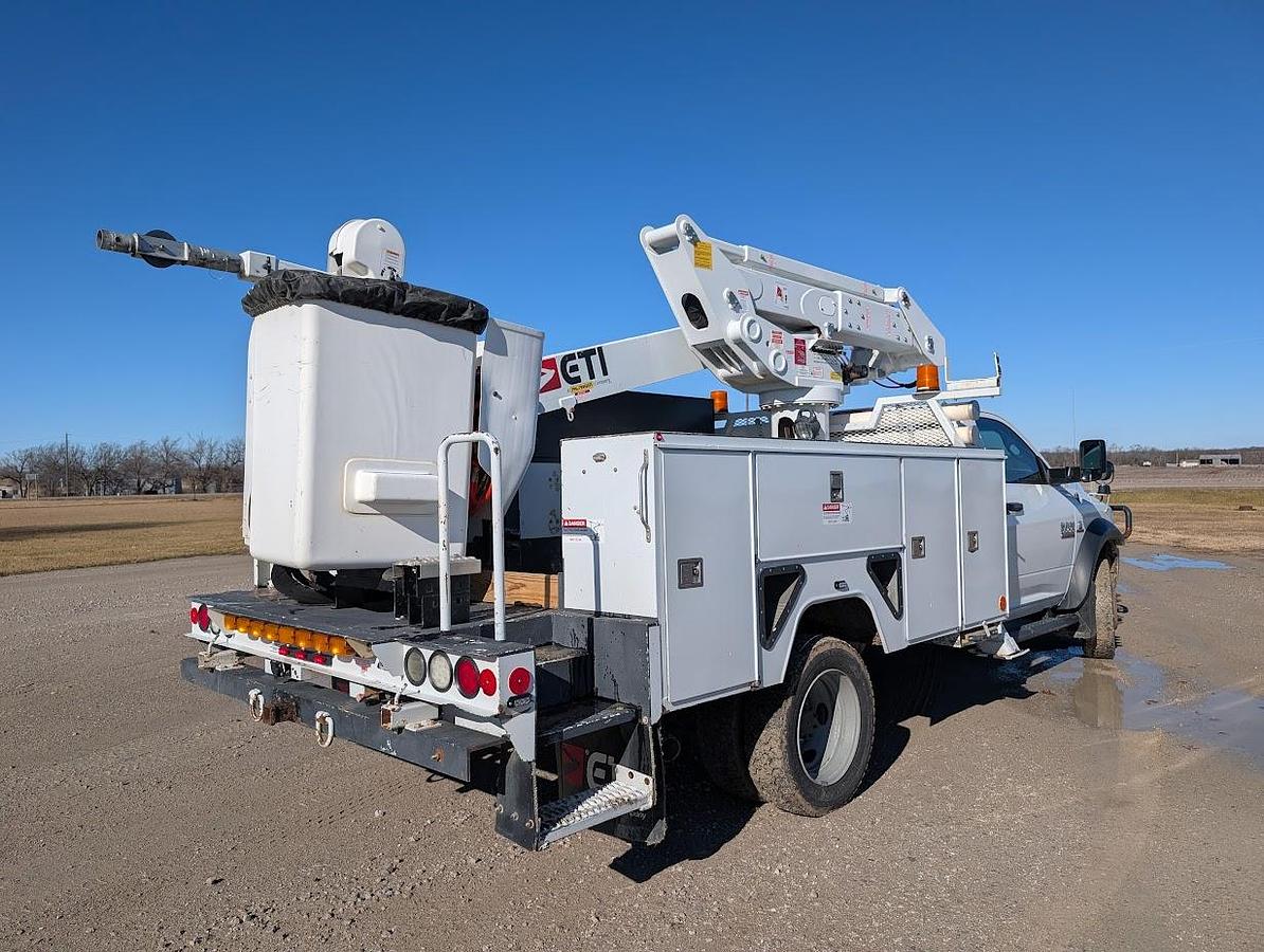 Used 2018 Dodge 5500 4x4 ETI 45' Bucket Material Handling Jib Articulating/Telescoping
