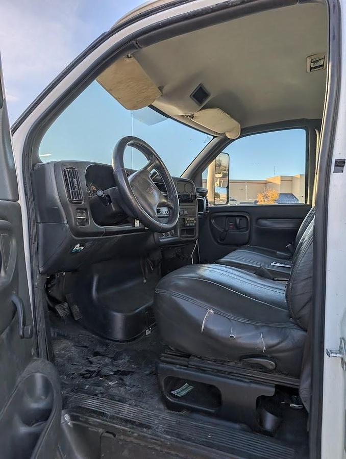 Used 2008 GMC 15' 6" Flatbed with Lift Gate