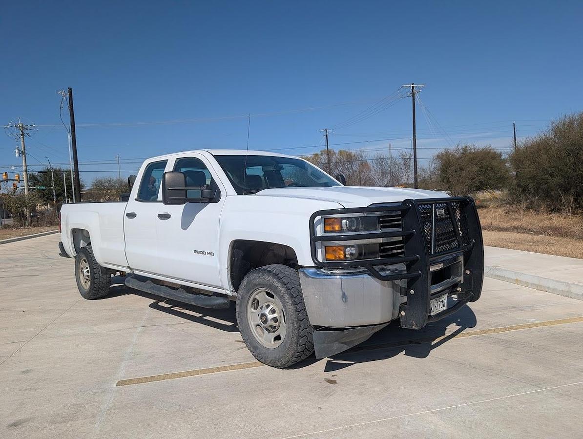 Used 2017 Chevrolet 2500 4x2 Crew Cab 8' Bed Goosneck Hitch