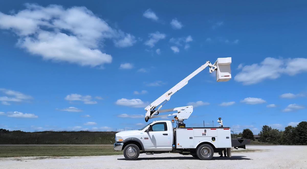 Used 2011 Dodge Ram 5500 Altec AT237 42' Articulated/Telescoping Non-insulated Bucket