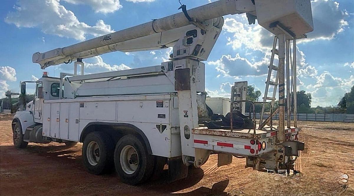 Used 2007 Peterbilt335 Utility Truck Altec AM900-E100 105' Insulated Articulated Telescoping