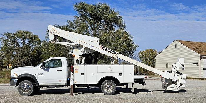 Used 2013 Dodge 5500 4x4 Terex Hi Ranger LTM40 45' Articulated/Telescoping Insulated Bucket with Material Handling Jib
