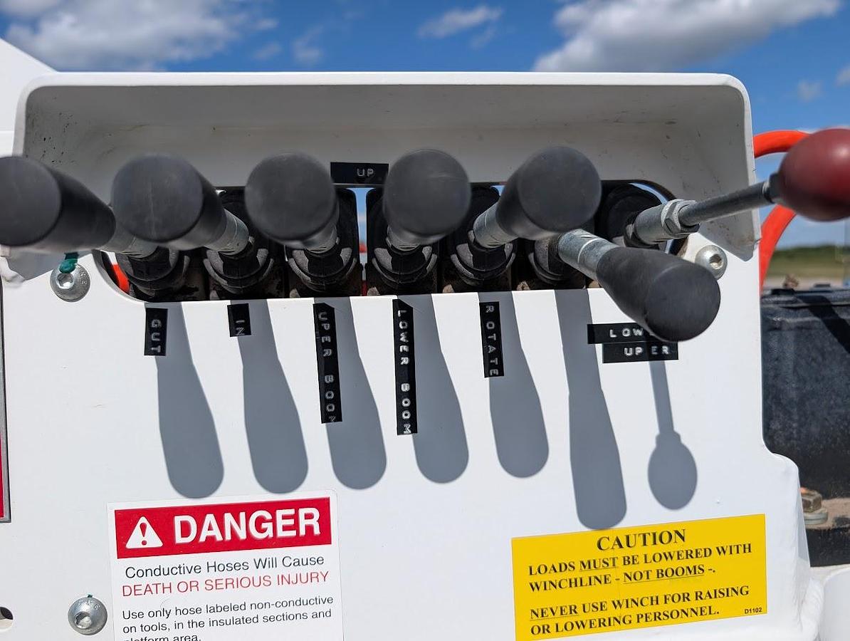 Used 2017 Ford F550 4x4 ETC MH40IH Articulated/Insulated/Telescoping