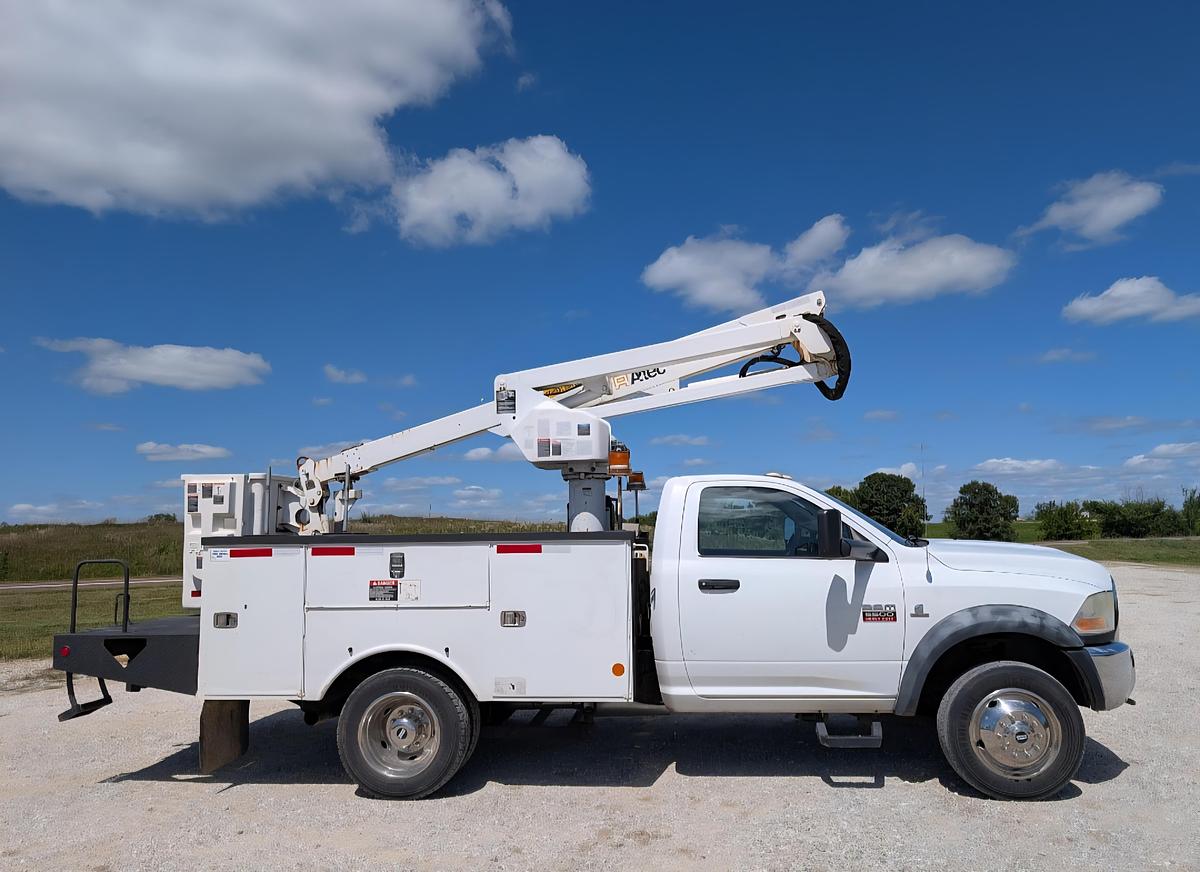 Used 2011 Dodge Ram 5500 Altec AT237 42' Articulated/Telescoping Non-insulated Bucket