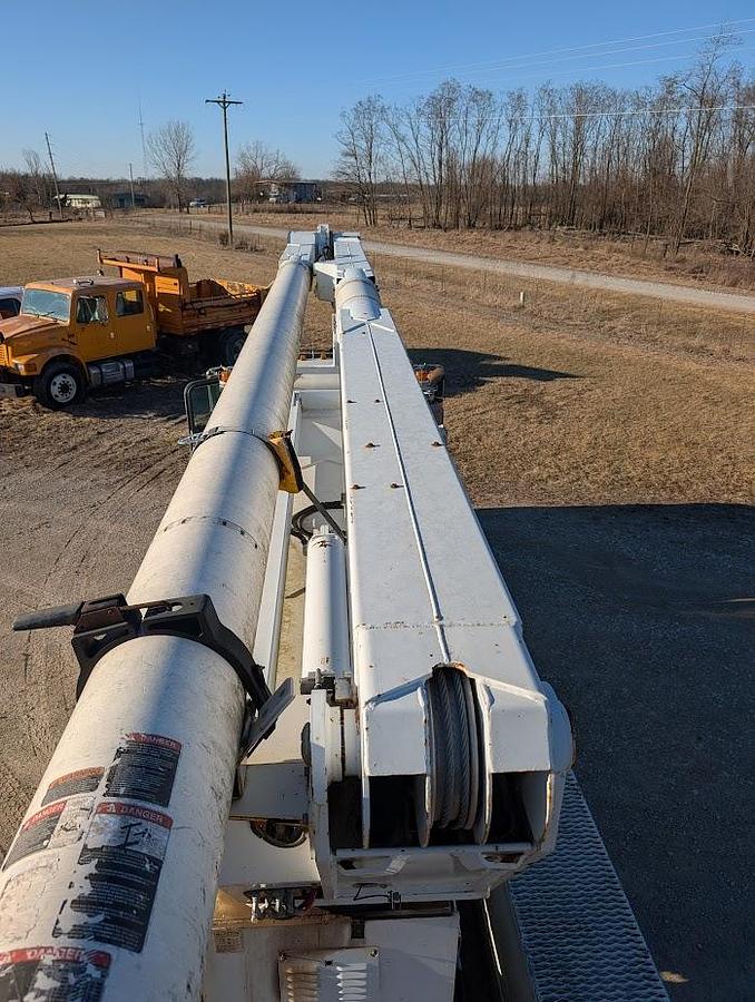 Used 2007 Peterbilt335 Utility Truck Altec AM900-E100 105' Insulated Articulated Telescoping