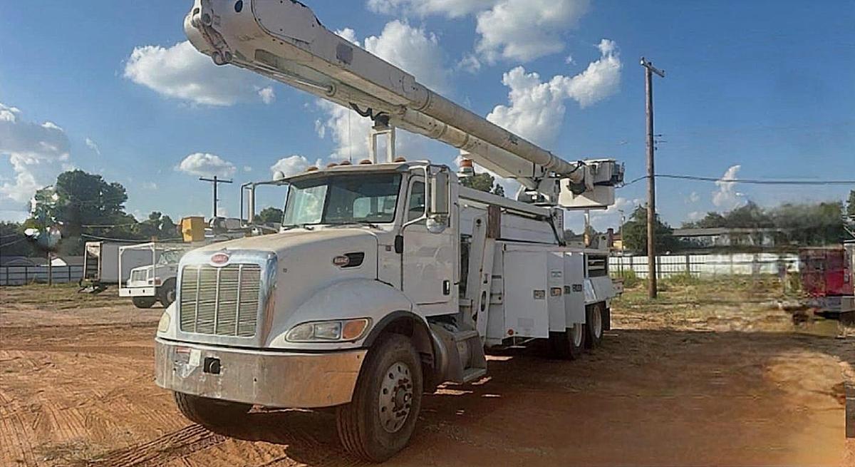 Used 2007 Peterbilt335 Utility Truck Altec AM900-E100 105' Insulated Articulated Telescoping