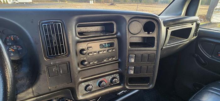 Used 2006 GMC 6500 20' Flatbed 36' Cleasby Roofing Conveyor Truck