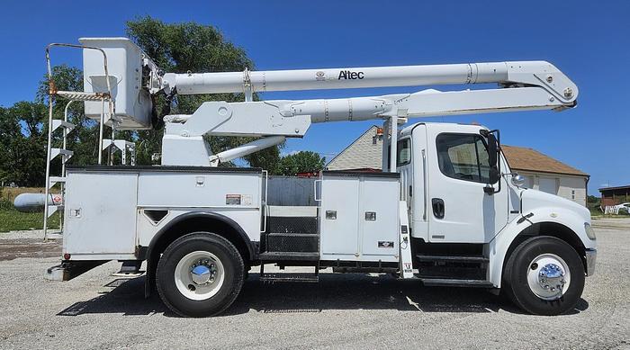 Used 2005 Freightliner M2 106 Altec AA5001 48' 2-man bucket truck  *Articulating *Telescoping