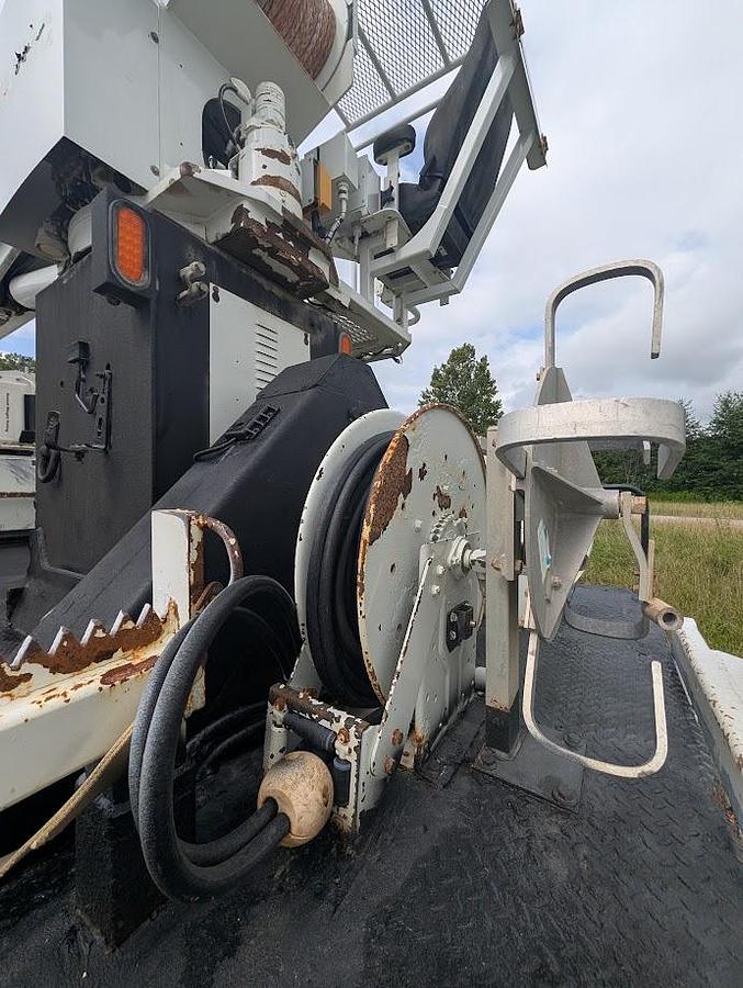 Used 2010 International 7400 Workstar D3055T Digger Derrick