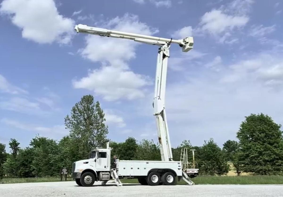 Used 2007 Peterbilt335 Utility Truck Altec AM900-E100 105' Insulated Articulated Telescoping