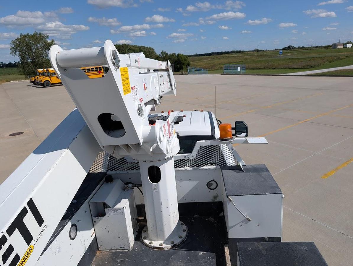 Used 2017 Ford F550 4x4 ETC MH40IH Articulated/Insulated/Telescoping