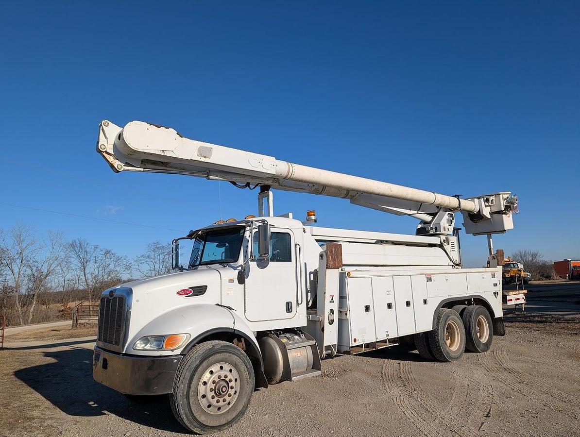 Used 2007 Peterbilt335 Utility Truck Altec AM900-E100 105' Insulated Articulated Telescoping