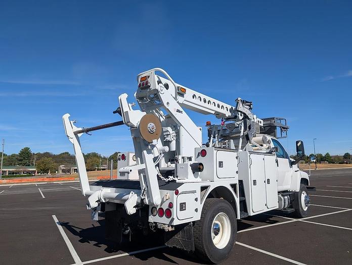Used 2005 GMC 8500 Bucket Truck with an Altec AT40C Telescopic Cable Placer with Reel Bar and Winder