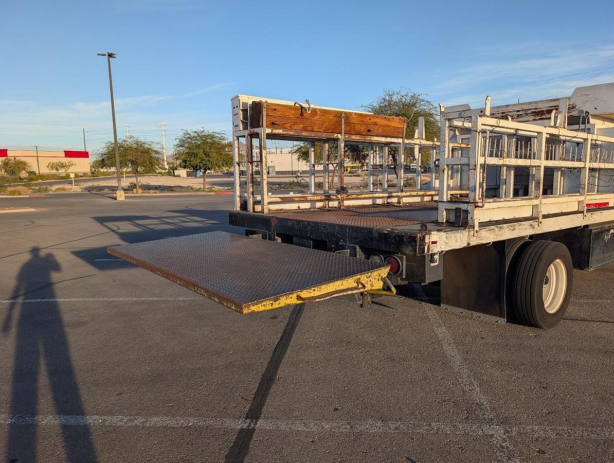 Used 2008 GMC 15' 6" Flatbed with Lift Gate