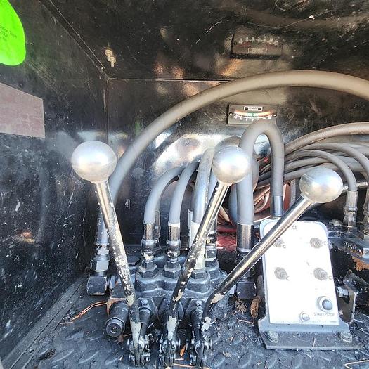 Used 1997 GMC 7500 Utility Truck with Elliott ECL-3-55 59' Telescopic Platform Hydraulic Crane