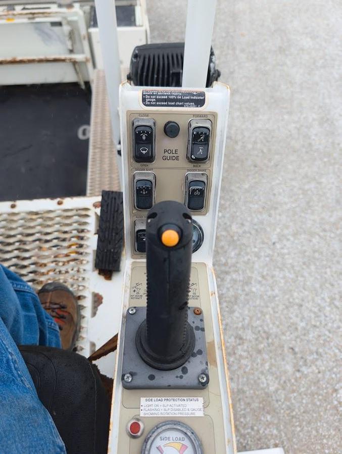 Used 2010 International 7400 Workstar D3055T Digger Derrick