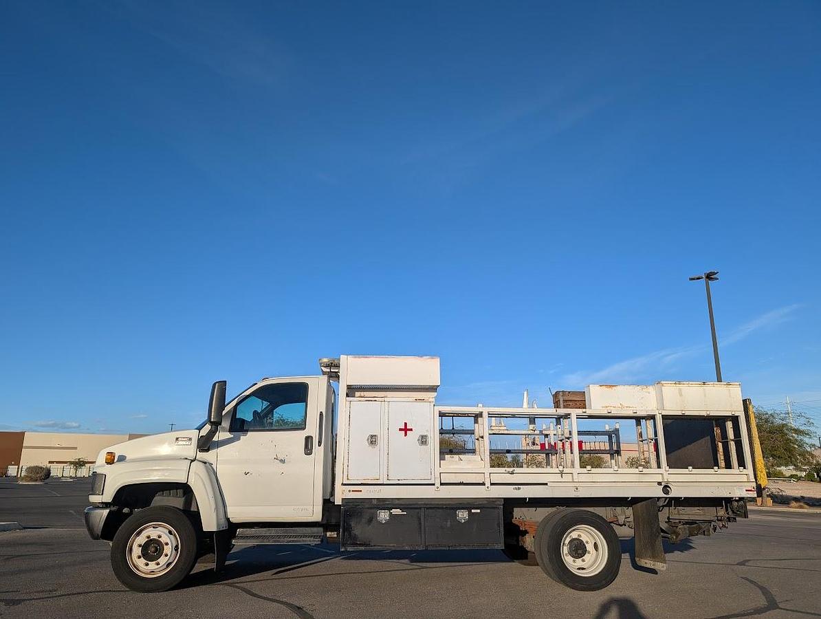 Used 2008 GMC 15' 6" Flatbed with Lift Gate