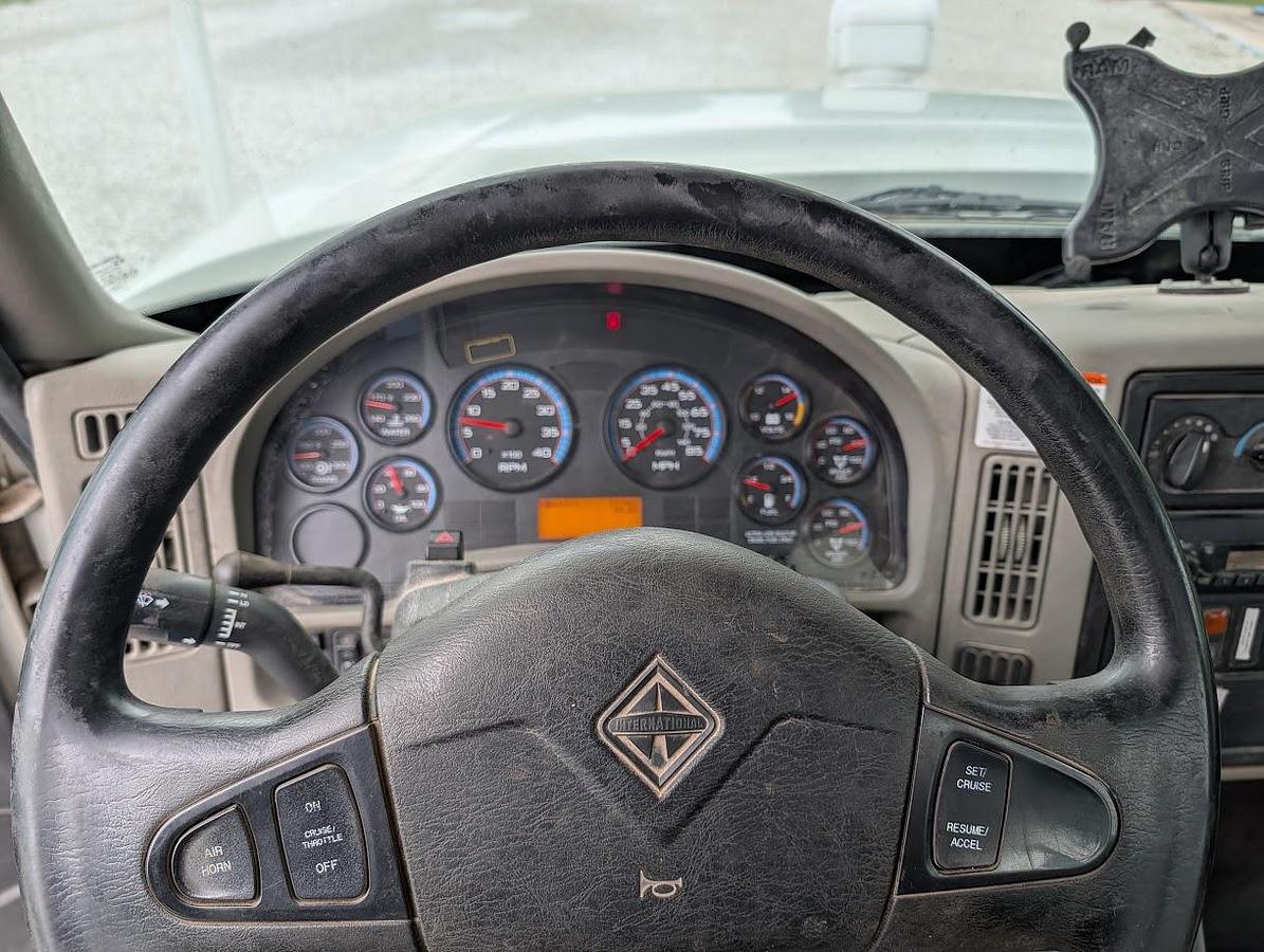 Used 2010 International 7400 Workstar D3055T Digger Derrick