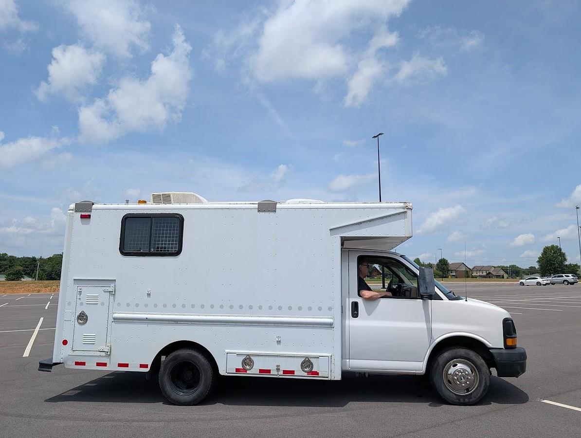 Used 2007 Chevrolet G-3500 Cutaway Cable Splicing Van Kohler Manhole Support System