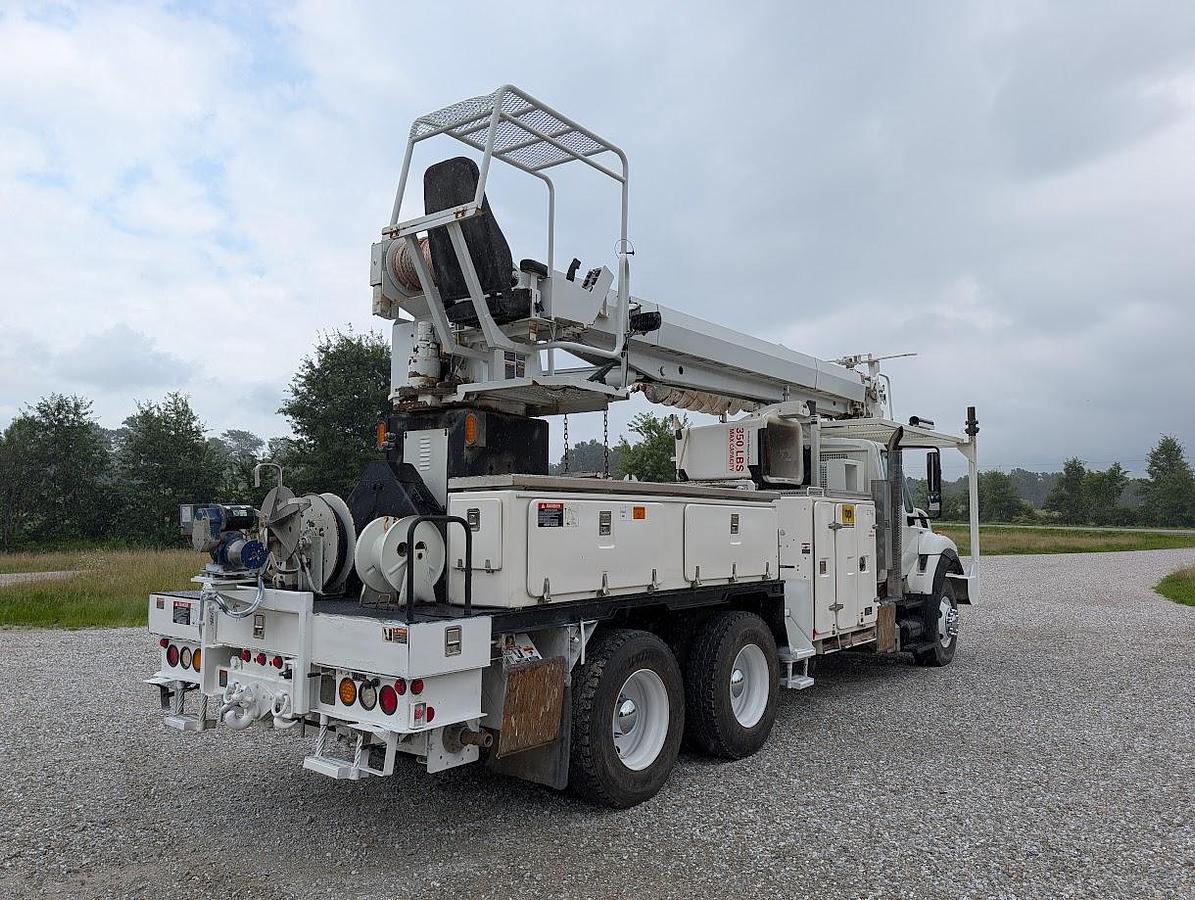 Used 2010 International 7400 Workstar D3055T Digger Derrick
