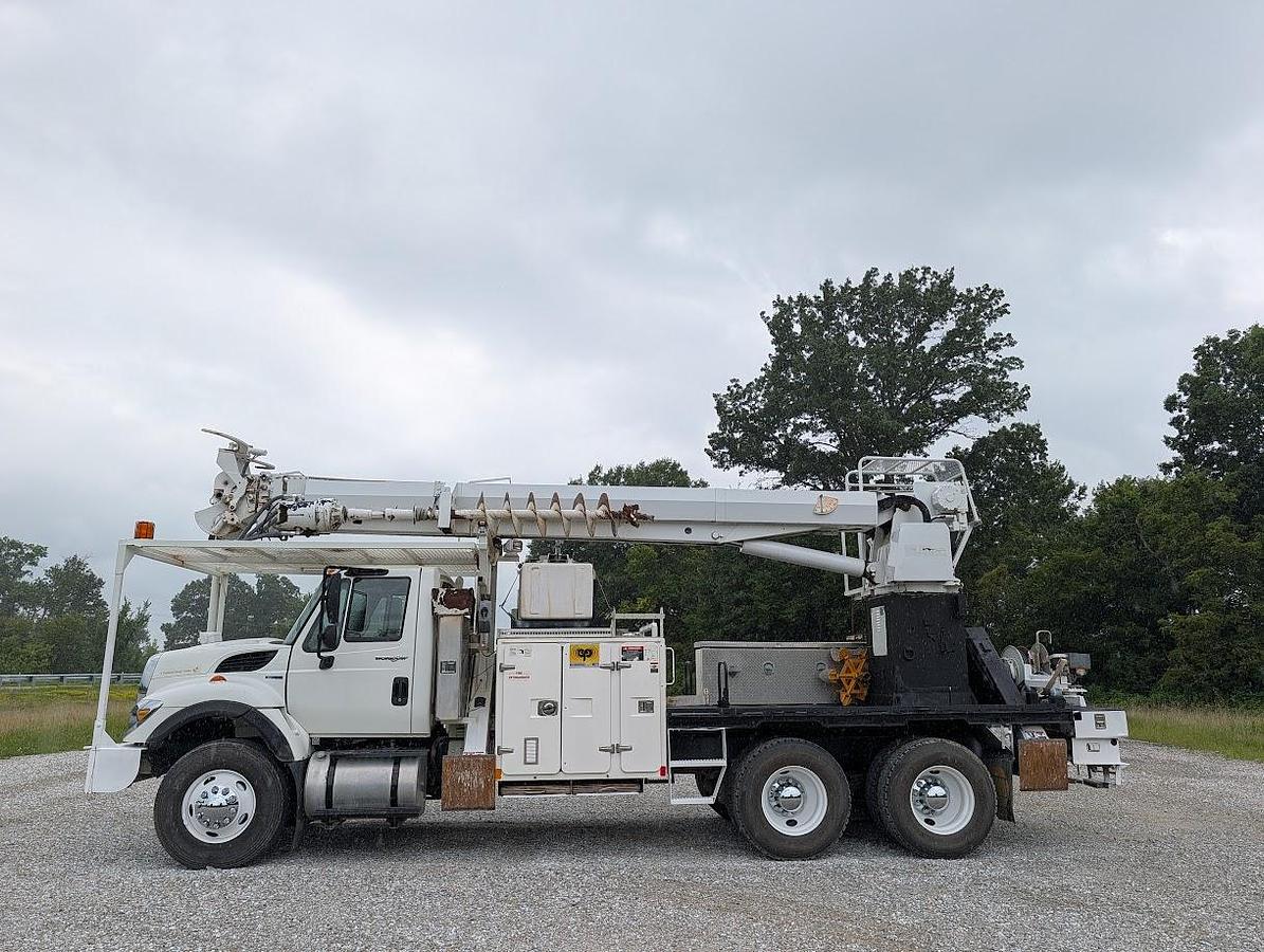 Used 2010 International 7400 Workstar D3055T Digger Derrick