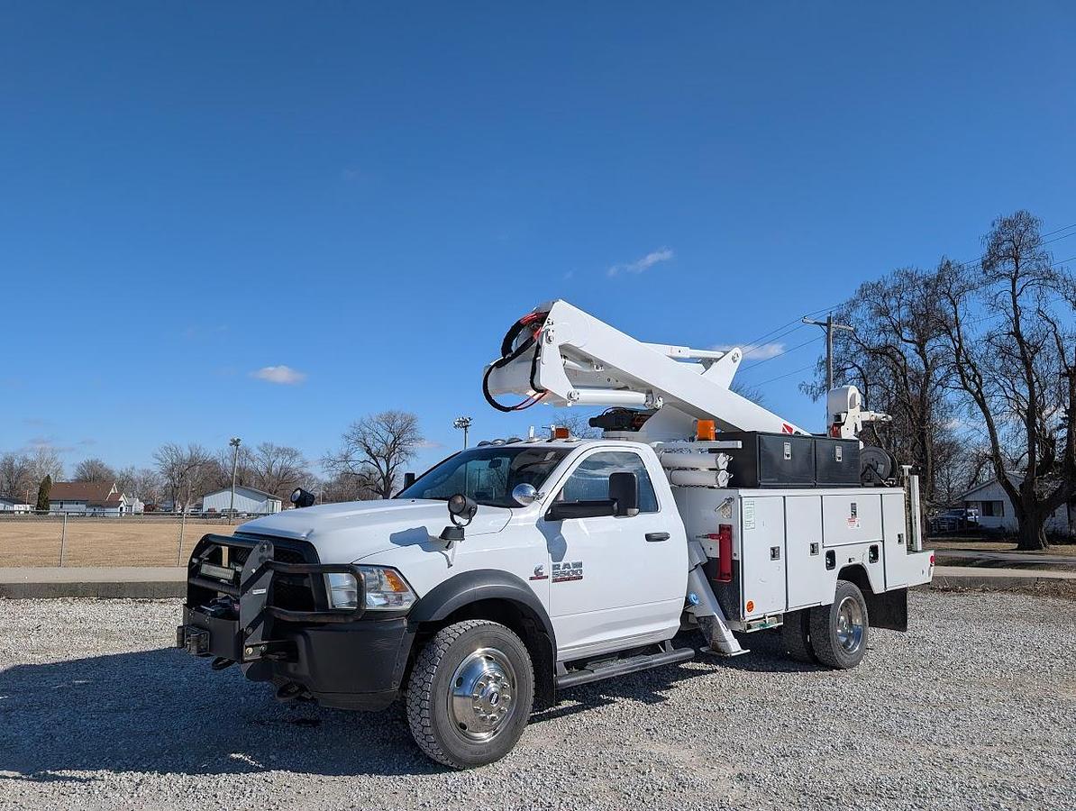 Used 2018 Dodge 5500 4x4 ETI 45' Bucket Material Handling Jib Articulated Telescoping