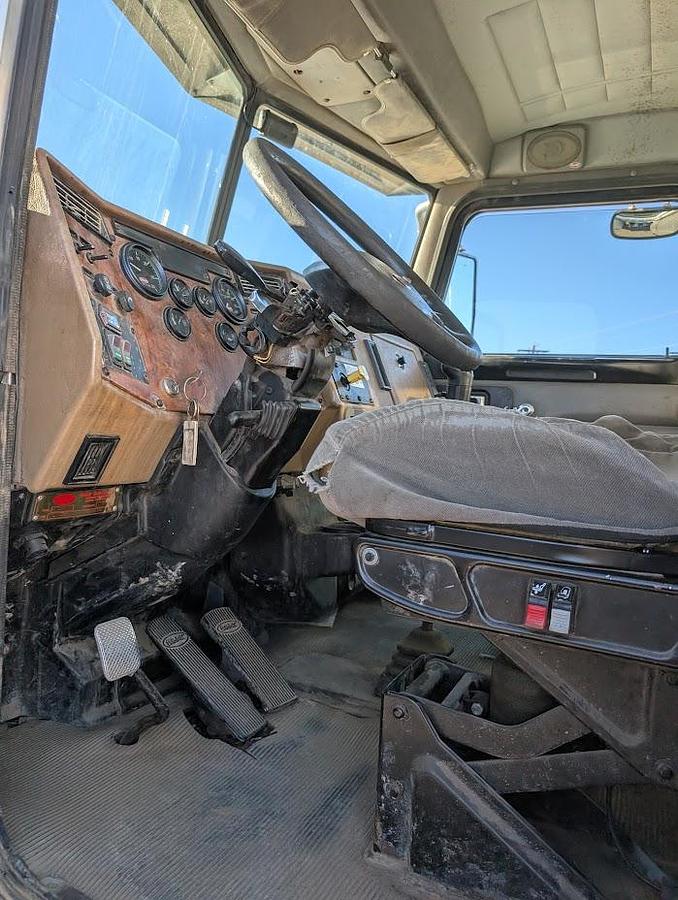 Used 2007 Peterbilt335 Utility Truck Altec AM900-E100 105' Insulated Articulated Telescoping