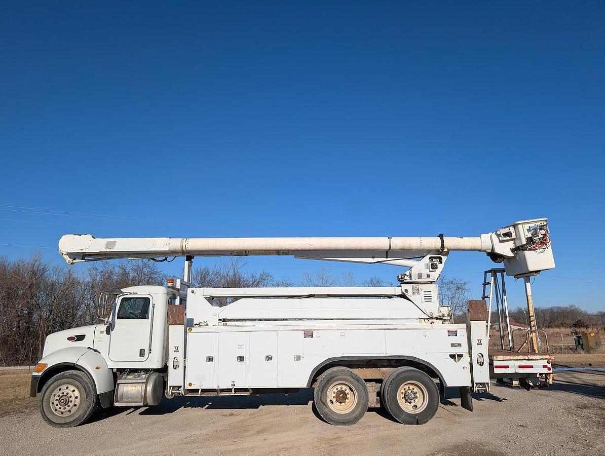 Used 2007 Peterbilt335 Utility Truck Altec AM900-E100 105' Insulated Articulated Telescoping