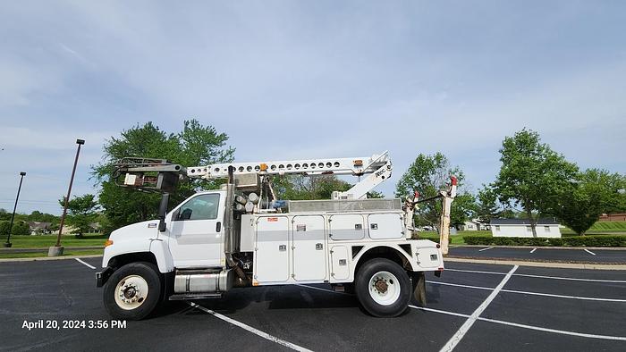 Used 2005 GMC 8500 Bucket Truck with an Altec AT40C Telescopic Cable Placer with Reel Bar and Winder