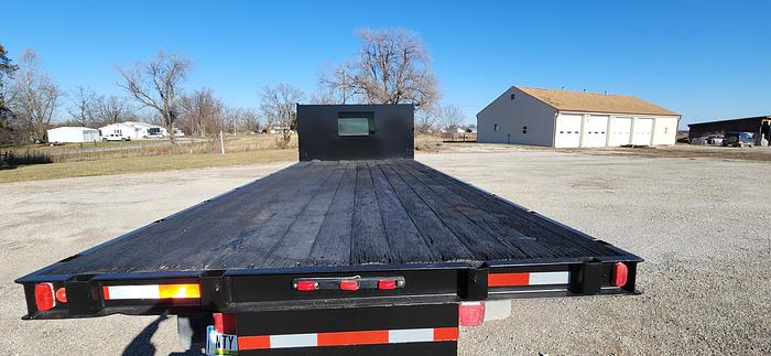 Used 2004 Ford 650 XL 4x2 Crew Cab Flatbed with 18' Bed
